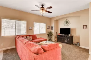 Photo #3: 2331691 Listing