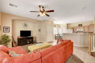 Photo #4: 2331691 Listing