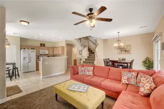 Photo #5: 2331691 Listing