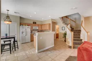 Photo #6: 2331691 Listing