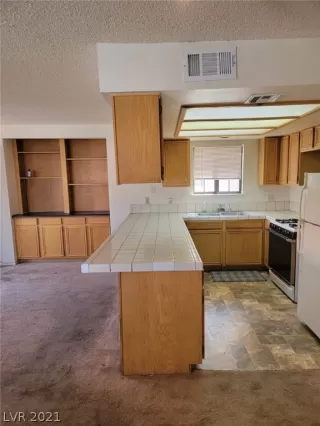 Photo #4: 2331697 Listing