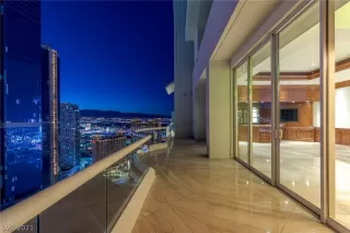 Photo #4: 2331700 Listing