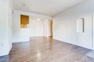 Photo #3: 2331725 Listing