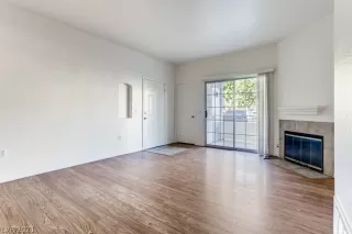 Photo #4: 2331725 Listing