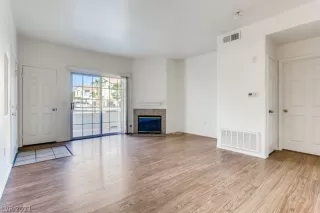 Photo #5: 2331725 Listing