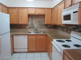 Photo #3: 2331745 Listing