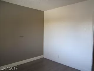 Photo #4: 2331745 Listing