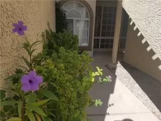 Photo #2: 2331757 Listing