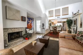 Photo #4: 2331779 Listing