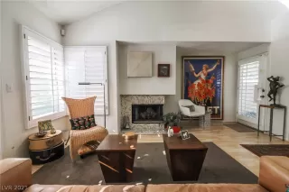 Photo #5: 2331779 Listing