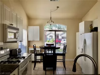 Photo #2: 2331781 Listing