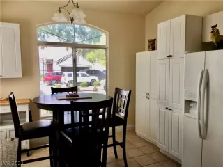 Photo #4: 2331781 Listing