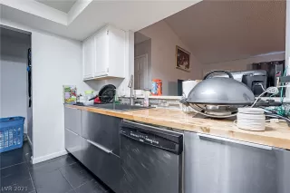 Photo #5: 2331787 Listing