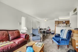 Photo #5: 2331788 Listing