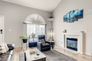 Photo #4: 2331795 Listing