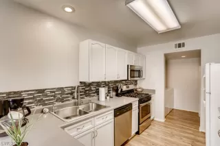 Photo #6: 2331795 Listing