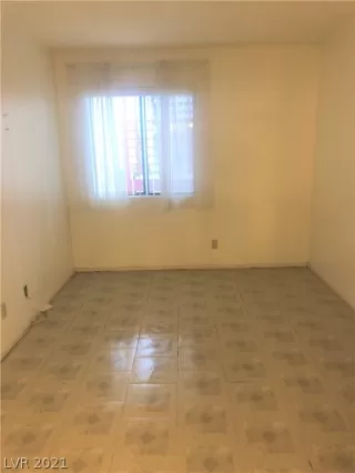 Photo #2: 2331828 Listing