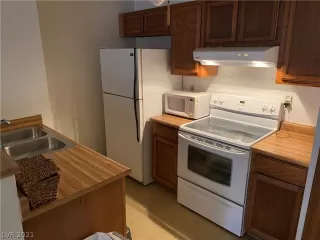 Photo #3: 2331828 Listing