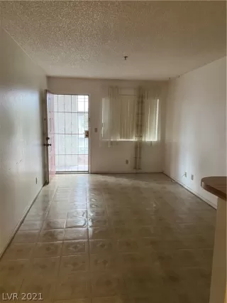 Photo #4: 2331828 Listing