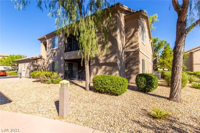 MLS: 2331831 Condo For Sale