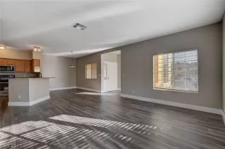 Photo #5: 2331838 Listing 