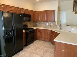 Photo #5: 2331840 Listing 