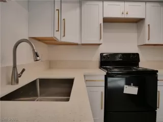 Photo #2: 2331852 Listing 