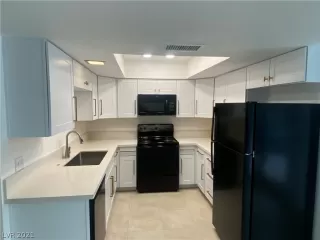 Photo #4: 2331852 Listing 