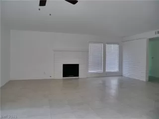 Photo #5: 2331852 Listing 