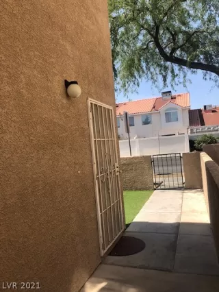 Photo #2: 2331875 Listing 