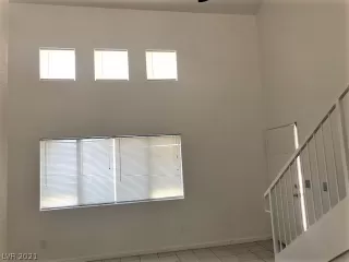 Photo #5: 2331875 Listing 