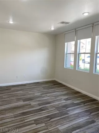 Photo #2: 2331876 Listing