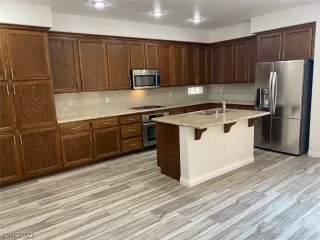 Photo #4: 2331876 Listing