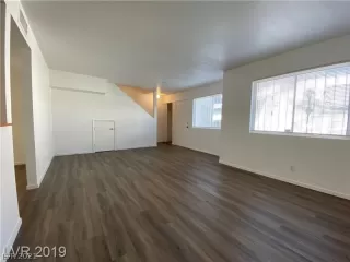 Photo #4: 2331880 Listing