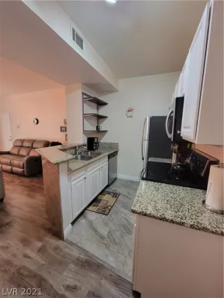 Photo #1: 2331903 Listing 