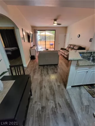 Photo #2: 2331903 Listing 