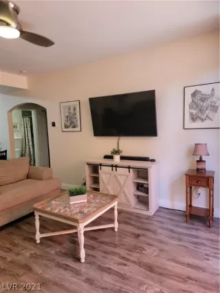 Photo #6: 2331903 Listing 