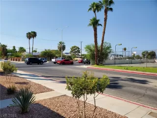 Photo #3: 2331908 Listing 