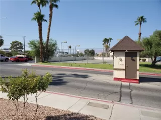 Photo #4: 2331908 Listing 