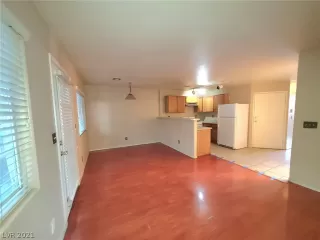Photo #4: 2331935 Listing 