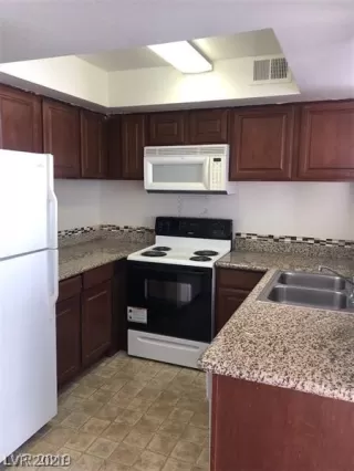 Photo #6: 2331957 Listing