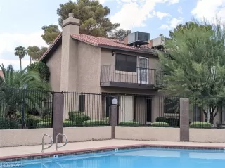 Photo #4: 2331960 Listing