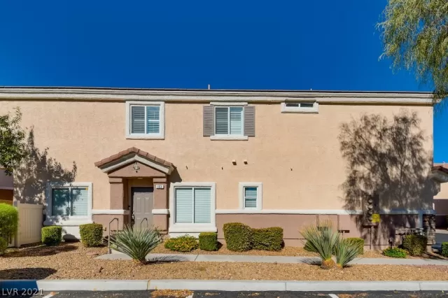 MLS: 2331973 Condo For Sale