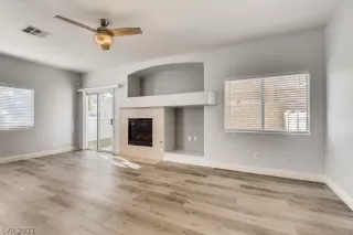 Photo #4: 2331973 Listing