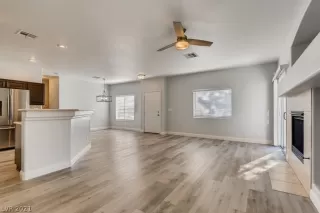 Photo #5: 2331973 Listing