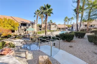 Photo #6: 2331983 Listing 