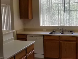 Photo #5: 2331984 Listing 