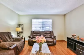 Photo #3: 2332022 Listing 