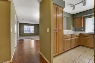 Photo #3: 2332041 Listing