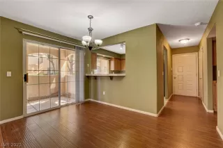 Photo #5: 2332041 Listing